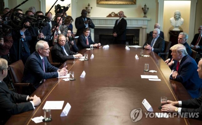 국제석유 이미지