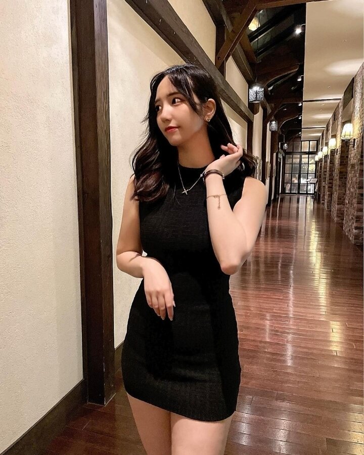 온라인슬롯, 슬롯사이트, 온라인카지노, 슬롯커뮤니티 슬롯왕국 - 몸매가 상당히 좋은 일본의 아이돌출신 누나