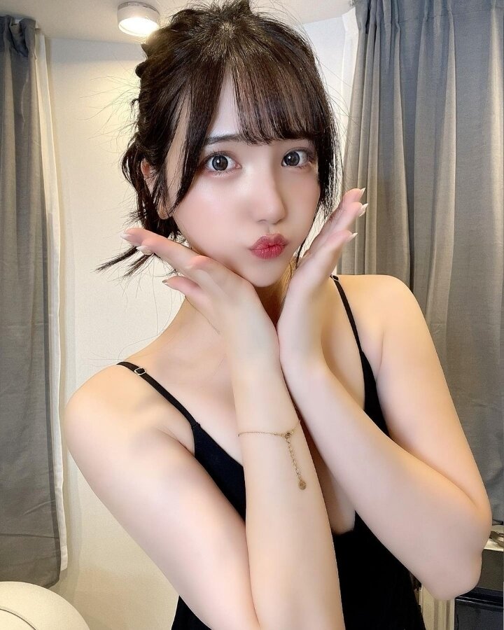 온라인슬롯, 슬롯사이트, 온라인카지노, 슬롯커뮤니티 슬롯왕국 - 몸매가 상당히 좋은 일본의 아이돌출신 누나