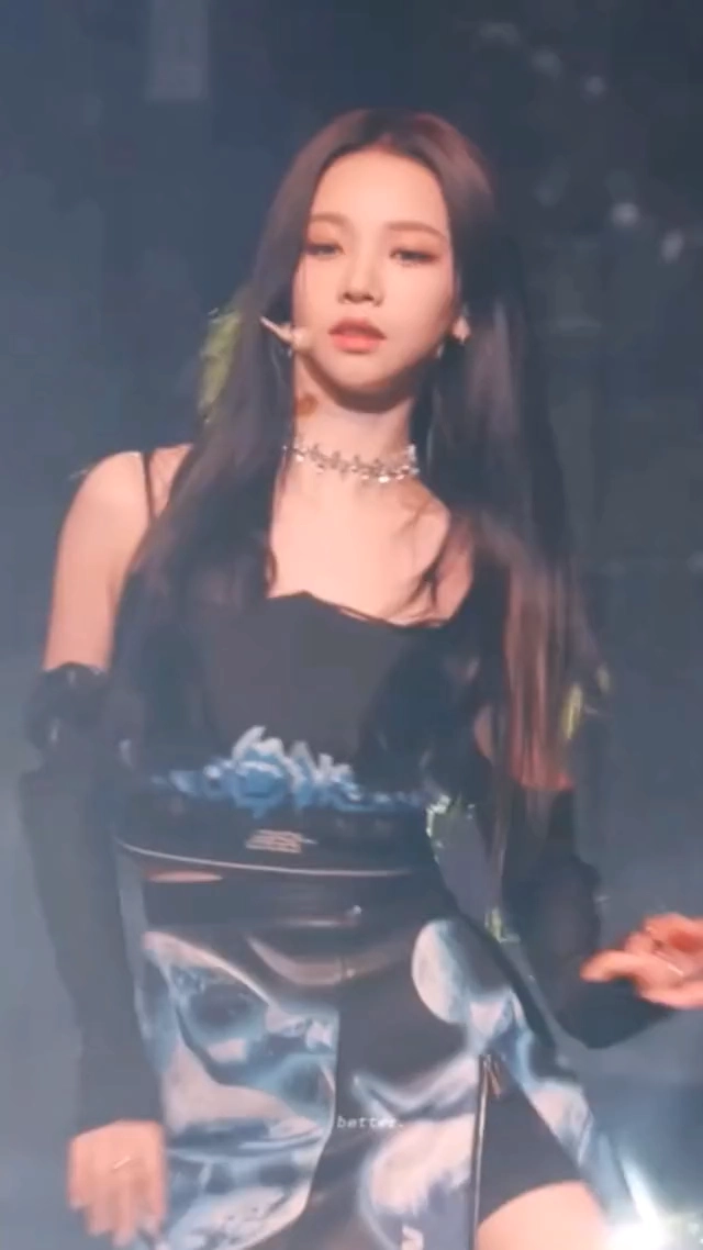 온라인슬롯, 슬롯사이트, 온라인카지노, 슬롯커뮤니티 슬롯왕국 - 카리나 머리 돌리는데 자꾸 시선이 다른데로가네