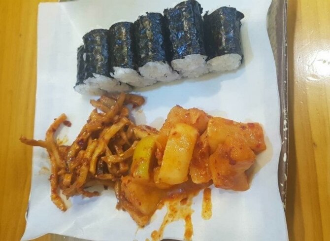 1인분 9천 원 김밥 - 오픈이슈갤러리 - 인벤 1인분 9천 원 김밥 - 오픈이슈갤러리