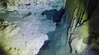 멕시코의 수중동굴에서 온전한 상태로 발견된 마야 시대 항아리
