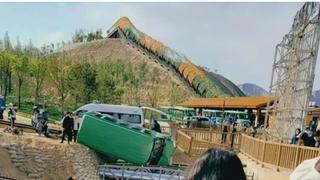 중국 동물원서 투어버스 전복…어린이 등 16명 사상