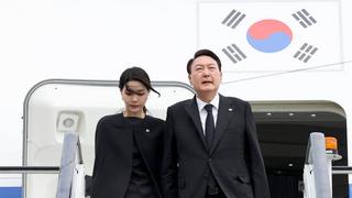 전쟁중인 국가도 여왕 추모 참석, 윤석열 혼자 조문 '취소'