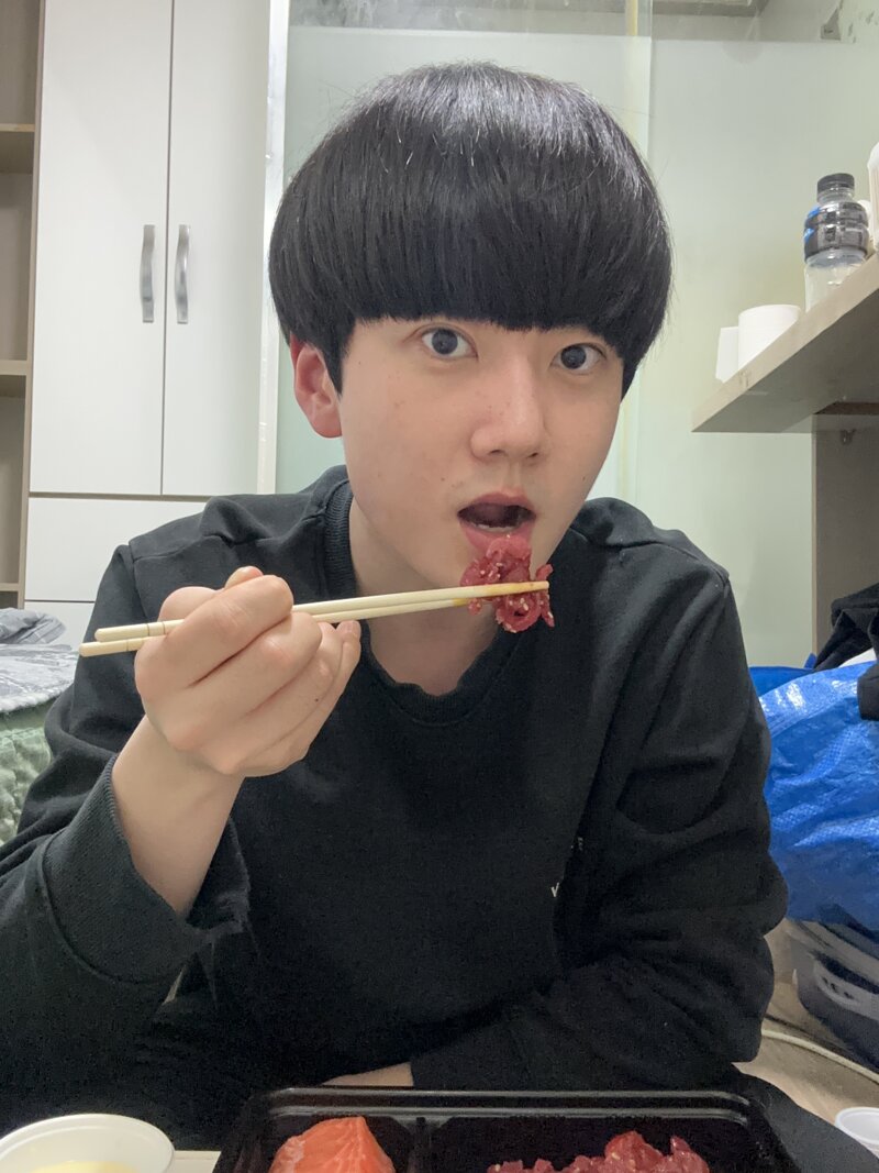 육회랑 연어 먹어요! - 인벤 요리/맛집 갤러리 - 인벤 육회랑 연어 먹어요! - 인벤 요리/맛집 갤러리
