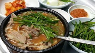 '돼지국밥' 국물도 종류가 있죠.