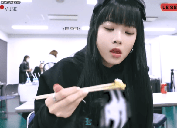 메이플스토리 인벤 : 쇼츠에 가장 마니 나오는 아이돌이 엔믹스 해원과... 쇼츠에 가장 마니 나오는 아이돌이 엔믹스 해원과 르세라핌 은채인듯