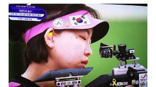 사격 이은서 선수의 총과 악세사리에 있는 리본들