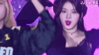 골지 니트 짧은 치마 스테이씨 아이사