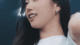 (움짤 多) 후드티 밑에 바이커 쇼츠만 입은 르세라핌 카즈하