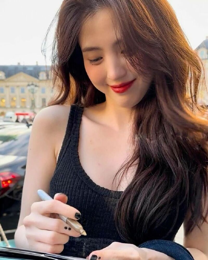 웹진 인벤 : 파리 디올 패션 쇼, 한소희 미모 - 오픈이슈갤러리 파리 디올 패션 쇼, 한소희 미모