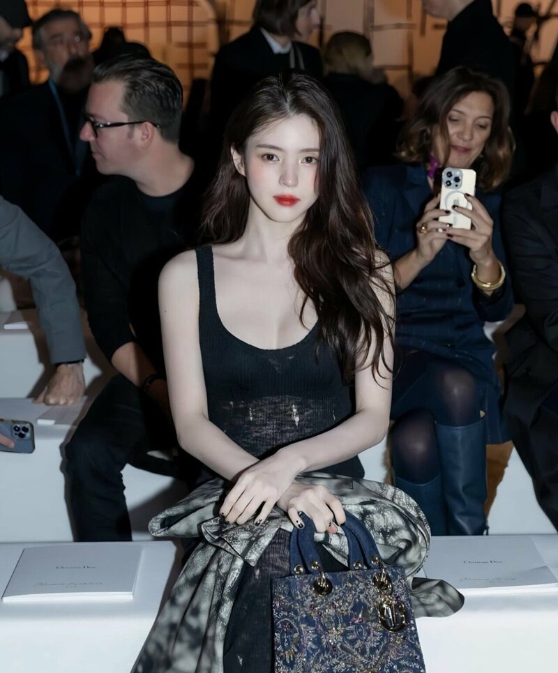 웹진 인벤 : 파리 디올 패션 쇼, 한소희 미모 - 오픈이슈갤러리 파리 디올 패션 쇼, 한소희 미모