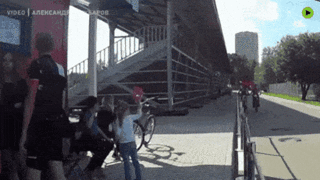 자전거 경기중 아이와 충돌사고