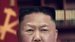 북한은 최고 지도자의 초상 사진이 걸려 있는 곳을 배경으로 사진을 찍을 때 지도자의 모습이 잘려 나가는 것을 금지한다