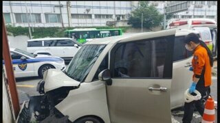 [단독] 서울역 인근서 차량 인도 돌진에 2명 부상... 80대 운전자 “급발진” 주장