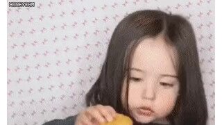 딸과 먹방 찍는 유튜버.mp4...