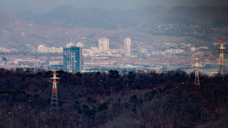 북한, 남측이 세운 개성공단 송전탑도 철거한 듯