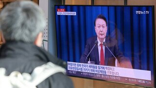 ‘비상계엄’ 최고 책임자였던 尹, 이틀째 칩거...대통령실 ‘높은 부정 여론’에 당혹