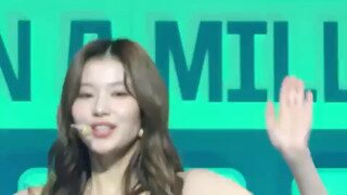 사나 몸선 (트와이스)