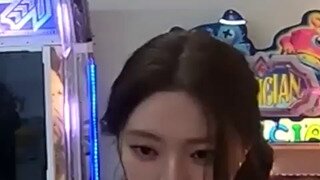 ITZY 유나 검정 가죽 핫팬츠