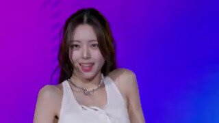 ITZY 유나 청바지