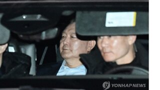 ??? : 이새낀... 이것도 법이라고 무시하냐?