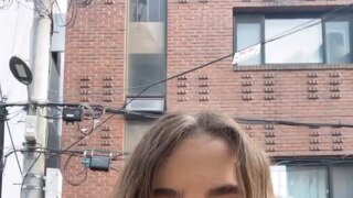 한국 길가에서 릴스 찍으려다 눈치보는 서양 ㅊㅈ들.mp4...