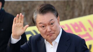 뭐??? 대통령도 아닌 새끼가 대통령 관저를 불법 점거하고 있어?