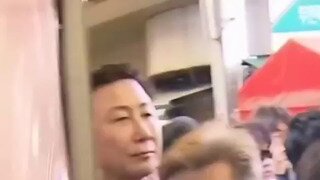 바로 수첩꺼내는 대통령 후보 어떤데?