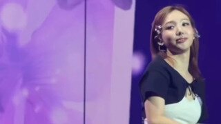 바로 아래에서 본 검정 핫팬츠 트와이스 나연