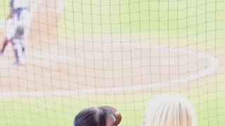 ㅇㅎ?)뽀뽀하는 치어리더