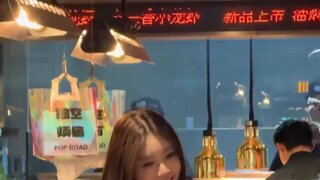 식당에서 춤춰주는 고객서비스