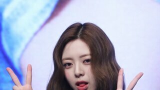 팬들한테 인사해 주는 ITZY 유나