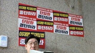 단식 독서하는 '맨발의 권성동'