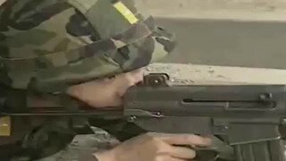 사격장에서 연발갈긴 여군 고문관.mp4...