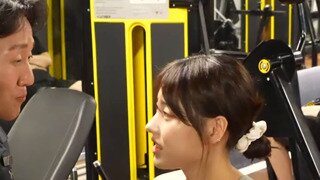 운동하는 누나