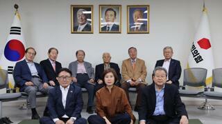 보수의 원로들 조차 동조 한다는거에 더 충격입니다