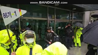 한덕수 국힘 당사 빠져나올때(소리 시끄러움)