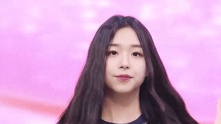 눈에 띌 수밖에 없는 출국길 트리플에스 김채연