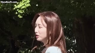 분홍색 상의 김세연 아나운서