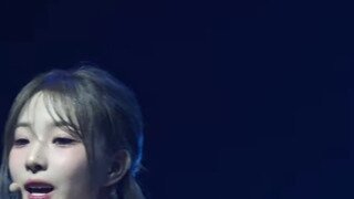 트리플에스 정하연 빨간 크롭 민소매