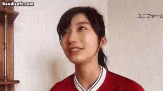 리버풀 유니폼 입은 여자 (ㅇㅎ)