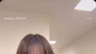 이상한 거 찍은 카리나 & 지젤.mp4...