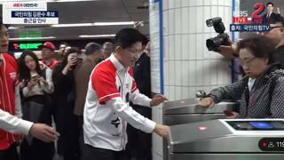 게이트 통과 못하게 한 김문수의 ‘악수’