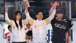 한화이글스 유니폼 입은 김문수 ㄷㄷㄷ