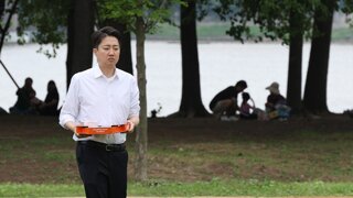 학식 못 먹는 주말 피자 들고 한강공원 간 이준석
