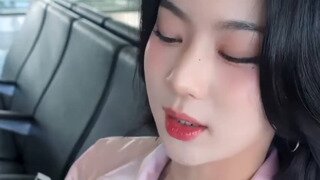 오프숄더 스테이씨 아이사