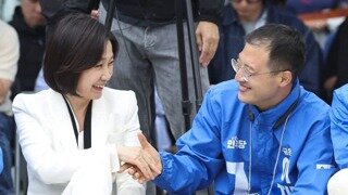 악수하는 허은아와 김상욱