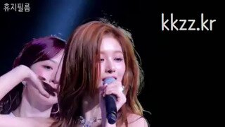 설윤 배꼽 (엔믹스)