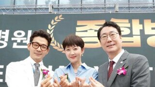 염정아 '종합병원 원장 사모님' 됐다..의사 남편과 인증샷